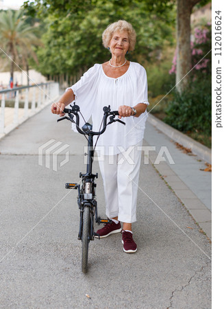 Elderly woman going to biking Elderly woman going to biking 112016624