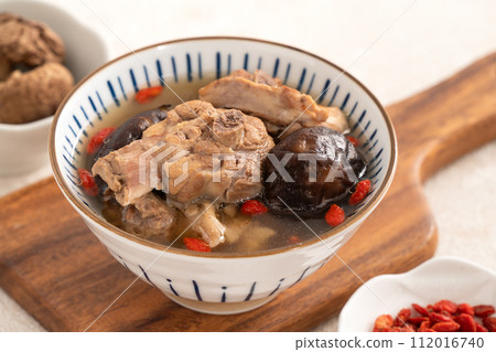 shiitake mushroom chicken soup shiitake mushroom chicken soup shiitake mushroom チキン 112016740