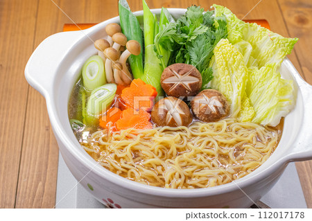 Boiled ramen 112017178