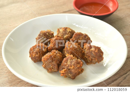fried salt crispy chop pork with garlic dipping chili sauce on plate  112018059