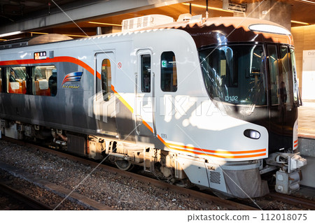 [Osaka Station] Limited Express Hida 25 stops at platform 11 112018075