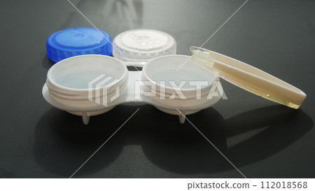 Contact lens case and tweezers set 112018568