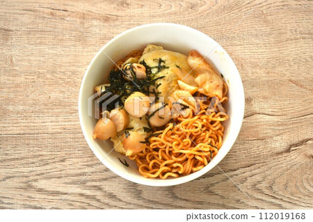 fried yakisoba Japanese noodles and cabbage topping egg and sausage dressing seaweed in sauce on bowl fried yakisoba Japanese noodles and cabbage topping egg and sausage dressing seaweed in sauce on bowl 112019168