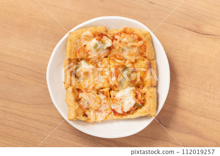 Fried tofu, grilled kimchi cheese 112019257