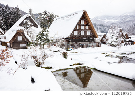 [Shirakawa-go] Walking around Gassho Village with snow scenery 112019725