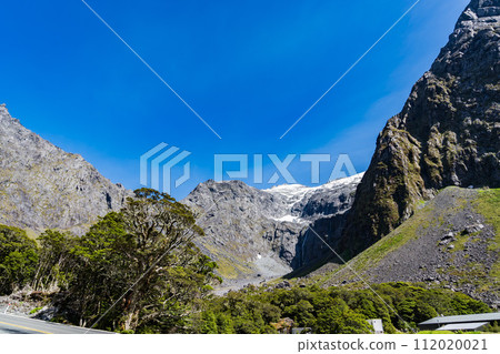Milford Sound mountain landscape 112020021