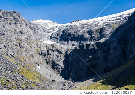 Milford Sound mountain landscape 112020027