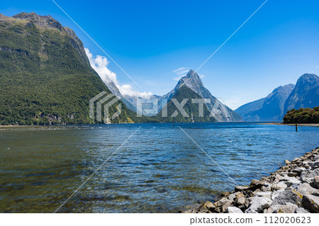 Views of Milford Sound 112020623