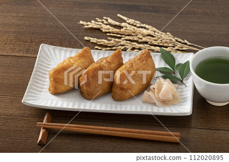 I want to arrange three pieces of sushi I want to arrange three pieces of sushi 112020895