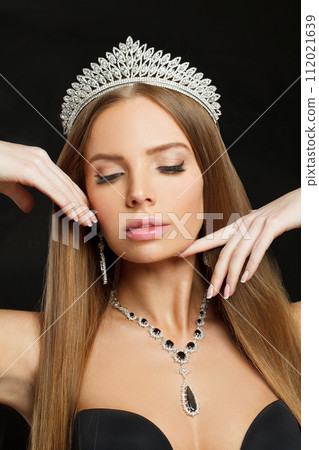 Beautiful woman with sapphires and diamands 112021639