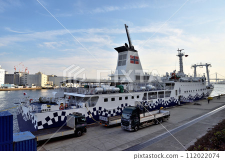 Harumi Pier seen from a large ship moored at Takeshiba Pier Harumi Pier seen from a large ship moored at Takeshiba Pier 112022074