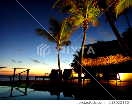 塔希提島朗吉羅亞度假村日落景觀 112022180