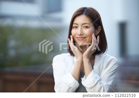 中年女子短髮 112022510