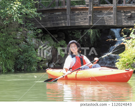 man rowing a canoe man rowing a canoe 112024843