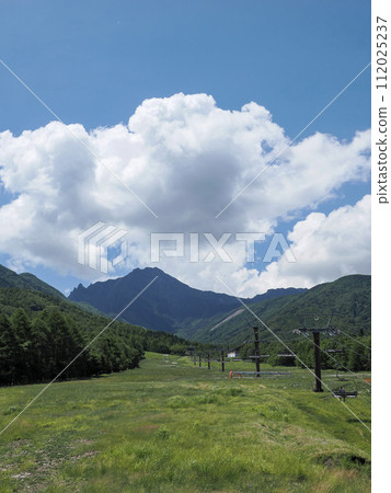 A mountain covered with clouds 112025237