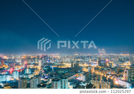 中國黑龍江省哈爾濱市龍塔夜景 112025297