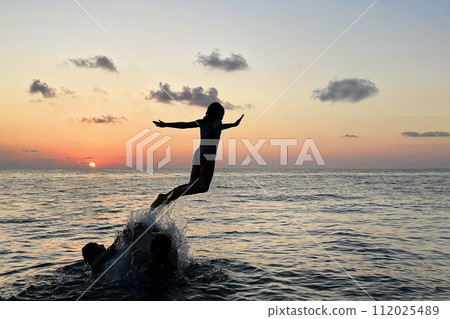 Summer vacation, travel and holiday concept. F Summer vacation, travel and holiday concept. F 112025489