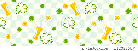 St. Patricks day seamless pattern with lucky clover, gold coin and beer drink on checkered background 112025597