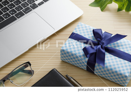 Blue ribbon gift 112025952