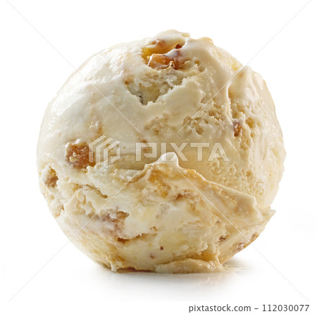 maple syrup and walnut ice cream scoop 112030077