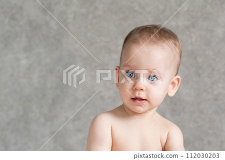 Shirtless kid with surprise on his face 112030203