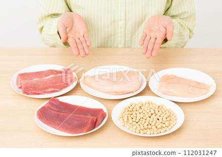 Middle-aged women choose foods high in protein 112031247