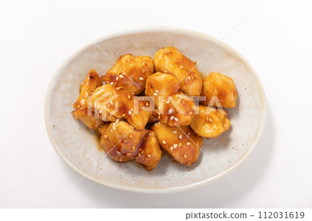 Stir-fried chicken fillet sweet and spicy 112031619