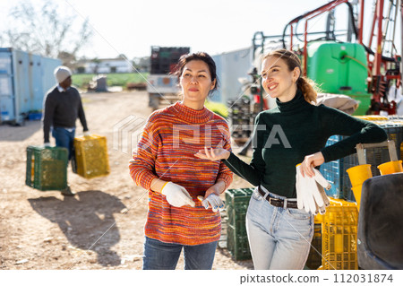 Women agriculturists having conversation outdoors 112031874