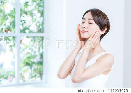中年女性的美麗形象。 中年女性的美麗形象。 112031973