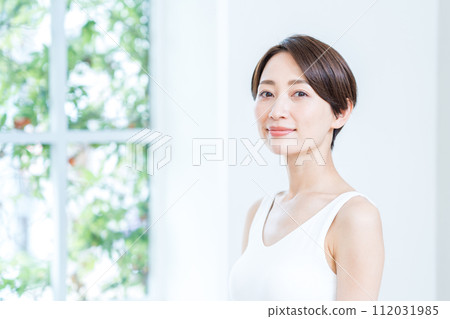 中年女性的美麗形象。 112031985