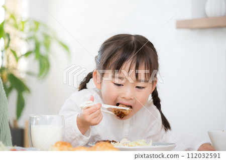 Front view of a girl eating 112032591