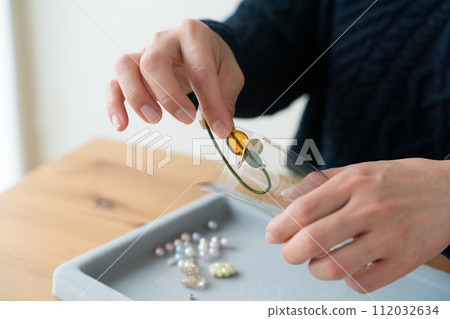 Woman's hands packing accessories Woman's hands packing accessories 112032634