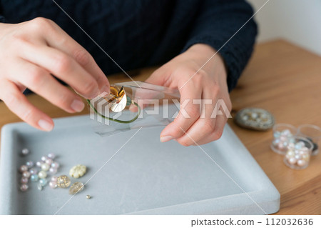 Woman's hands packing accessories Woman's hands packing accessories 112032636