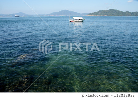 Relaxing boat fishing on the Seto Sea Relaxing boat fishing on the Seto Sea 112032952