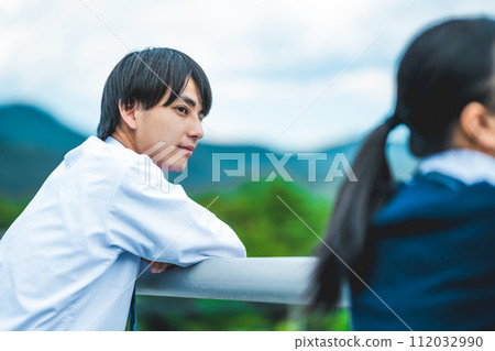 學校生活 學校生活形象(屋頂上的高中生) 學校生活 學校生活形象(屋頂上的高中生) 112032990