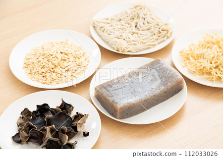 富含膳食纖維的食物 富含膳食纖維的食物 112033026