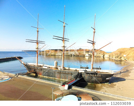 Photographing the scenery of Kaiyo Maru Museum in Esashi Town, Hokkaido in early spring 112033039