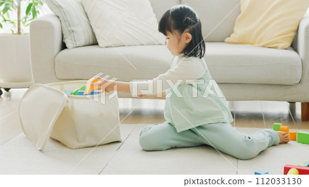 孩子清理玩具 孩子清理玩具 112033130