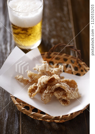 Fried young chicken skin Fried young chicken skin 112033203