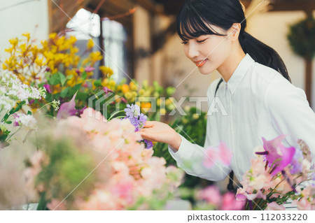花店的一位女顧客 112033220