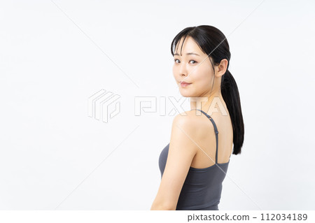 Middle-aged women taking care of their skin, women doing exercises 112034189