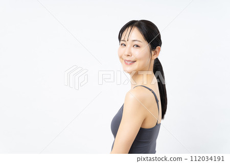 Middle-aged women taking care of their skin, women doing exercises 112034191