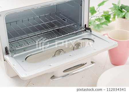 Preparing breakfast|Toaster oven Preparing breakfast|Toaster oven 112034341