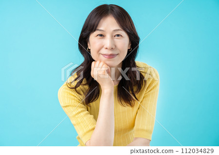 A middle-aged woman who cares about her skin, a beautiful middle-aged woman, a wife A middle-aged woman who cares about her skin, a beautiful middle-aged woman, a wife 112034829