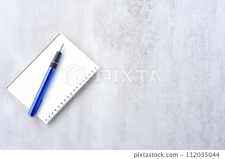 An image of doing desk work with a ring-type notepad and pen An image of doing desk work with a ring-type notepad and pen 112035044