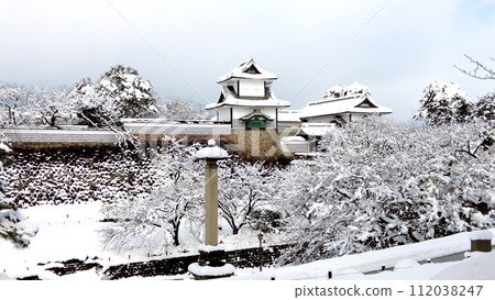 金澤城公園石川門的雪景 112038247