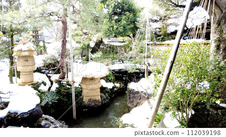 Courtyard of the Nomura family, a former samurai residence in Kanazawa Courtyard of the Nomura family, a former samurai residence in Kanazawa 112039198