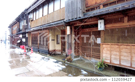 金澤野西茶屋區的房屋雪景 金澤野西茶屋區的房屋雪景 112039427