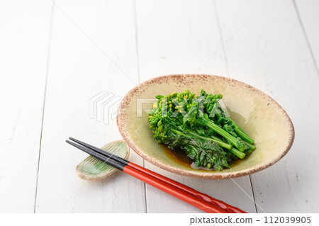Spring luxury rape blossom ohitashi Spring luxury rape blossom ohitashi 112039905