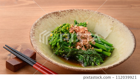 Spring luxury rape blossom ohitashi 112039921